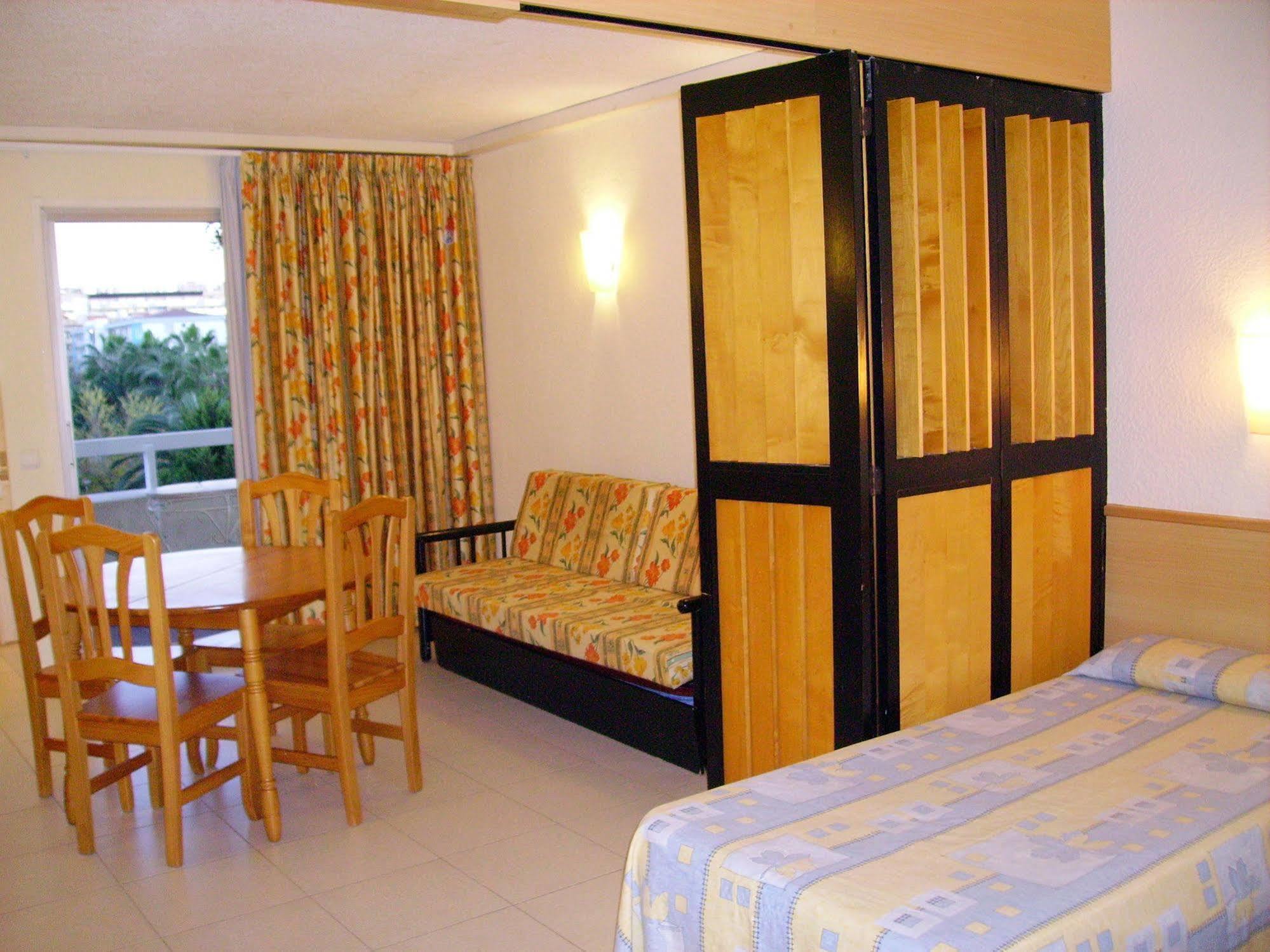 Apartamentos Alboran-Arysal Salou Exterior photo