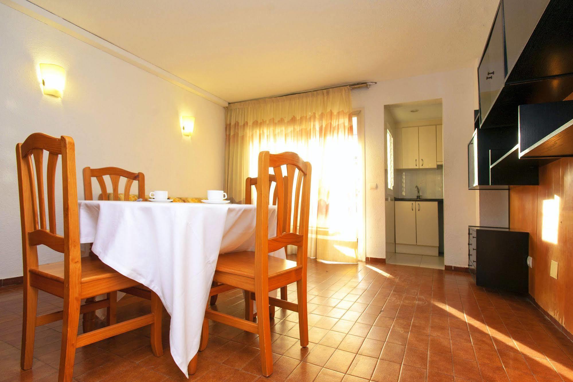 Apartamentos Alboran-Arysal Salou Exterior photo